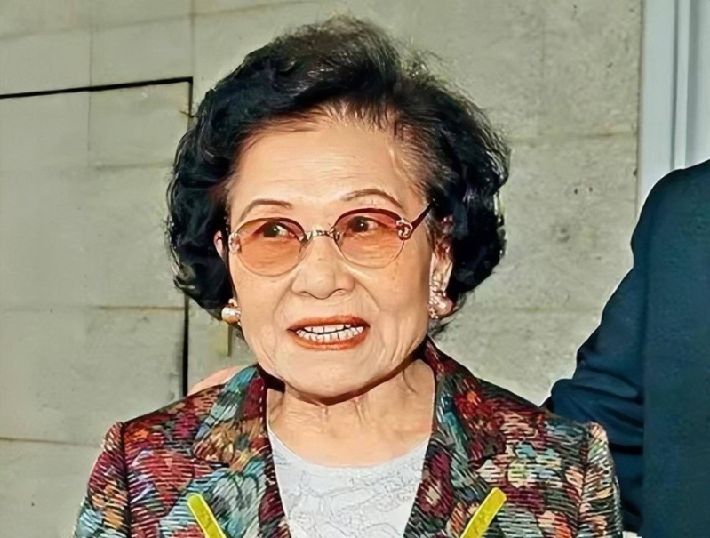 新地主席郭老太鄺肖卿以身家120億美元（約936億港元）排第6位。
