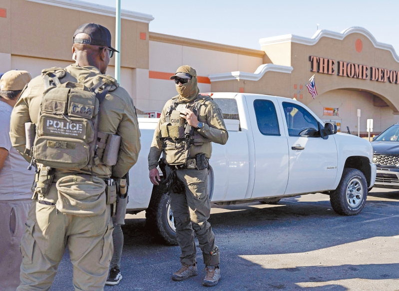 調查局特工街頭執勤。