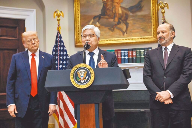 美國總統特朗普(左) 美國總統特朗普(左)