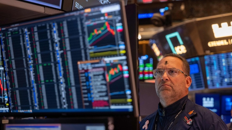 關稅生效、取消令美股一跌再跌。法新社