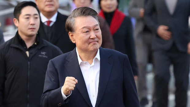 在歷經52天后，尹錫悅8日獲釋，返回位于首爾市龍山區漢南洞的官邸。