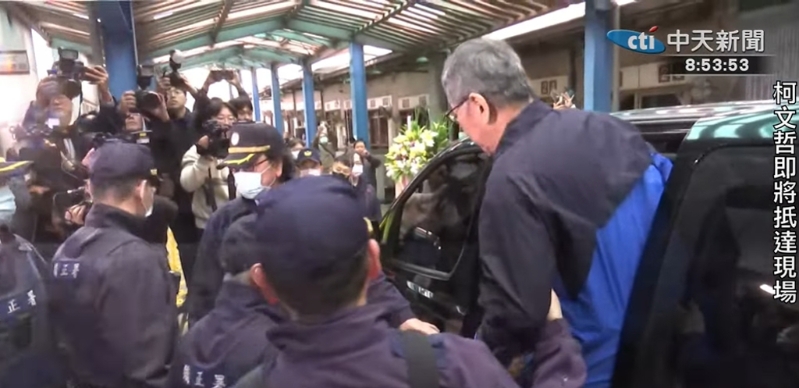 柯文哲現身。