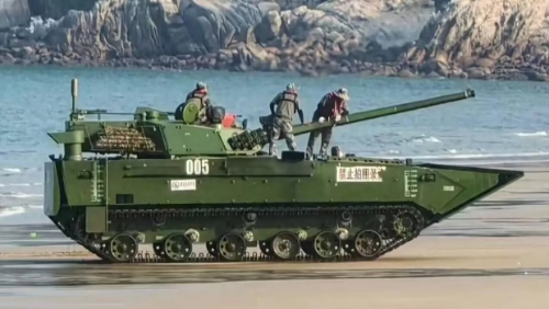 解放軍新一代兩棲裝甲車。