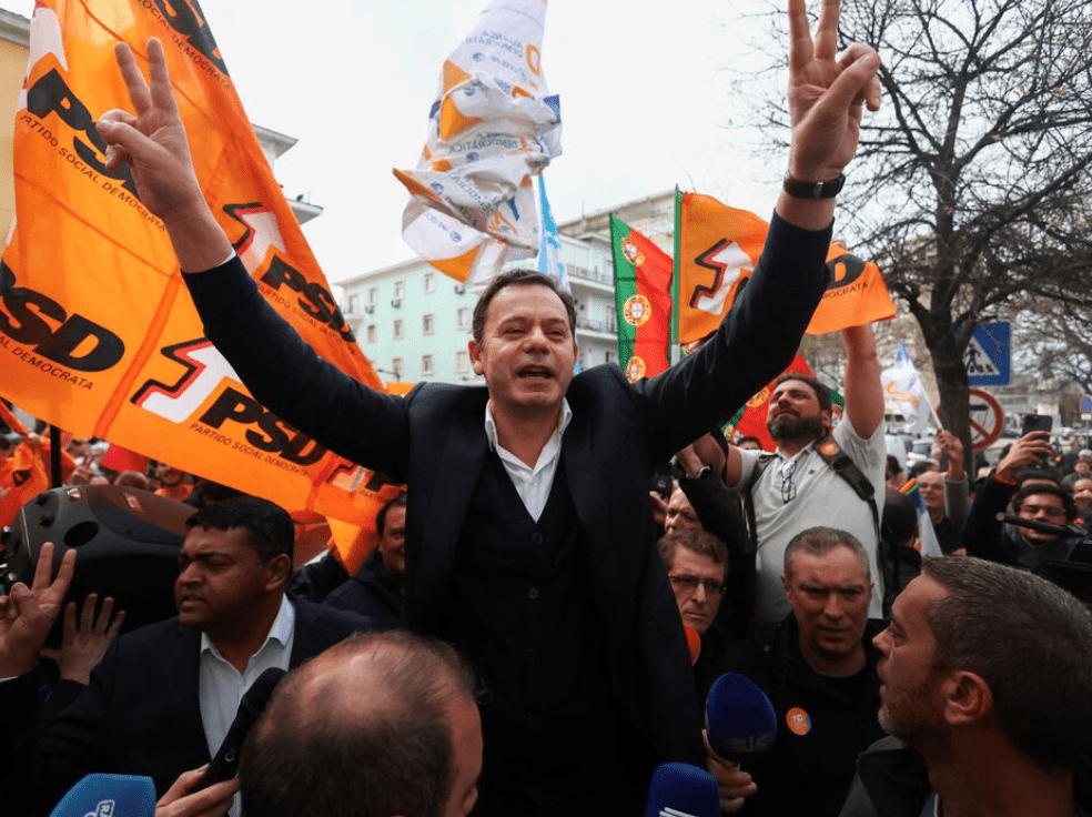 卷入利益沖突丑聞而步上落臺之路 卷入利益沖突丑聞而步上落臺之路