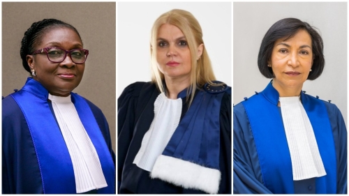 主審法官尤利婭（中），法官雷娜（左）和法官瑪麗亞（右）