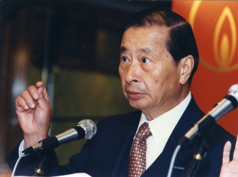 李兆基教導年輕人，從商要懂得「揾錢」，更加要懂得「使錢」。