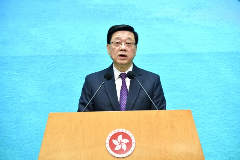 李家超認為社會關切值得重視。 李家超認為社會關切值得重視。