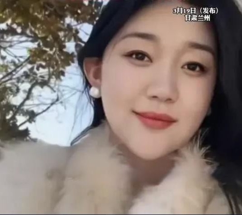 王瑋在網上發布的美顏照片。