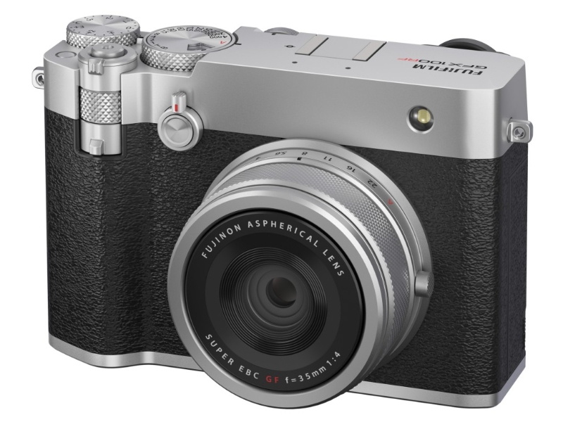 GFX100RF復古造型有點像熱賣的X100VI，只差少了光學觀景器。