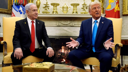2025年2月4日，美國總統特朗普在白宮橢圓形辦公室與以色列總理內塔尼亞胡（左）會面。