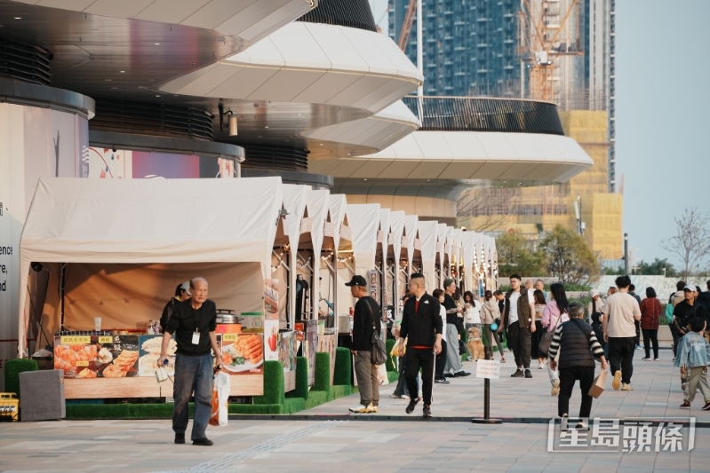 啟德體育園今起于啟德主場館旁海濱位置的美食海灣，舉行首個“啟德美食海灣嘉年華”。