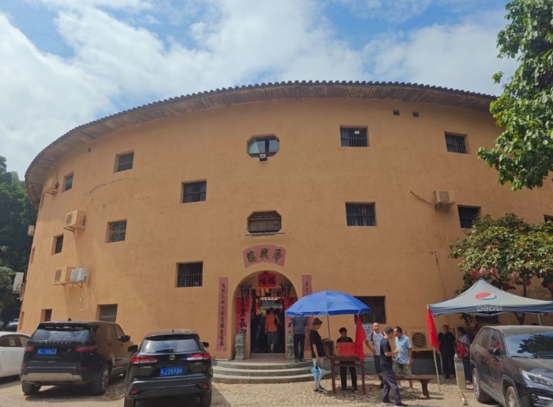 10. 客家莊土樓 開了二十年的農家菜老店，位置比較隱蔽，總面積超過2000平方米。 (圖片來源：幽默的藍藤@小紅書)　