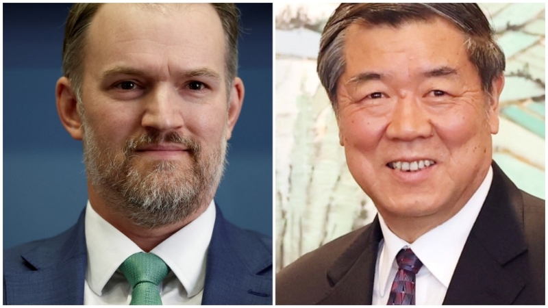 何立峰(右)與美貿易代表格里爾(左)舉行視頻通話。