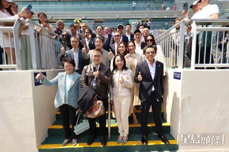 同場拉頭馬的還有胡定欣與高海寧。