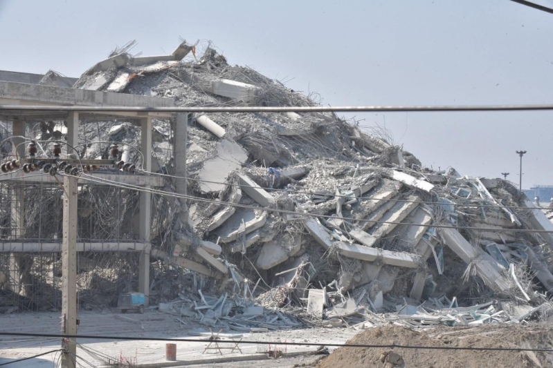 建筑物倒塌后，有傳多名工人被瓦礫活埋。 Fire & Rescue Thailand@facebook