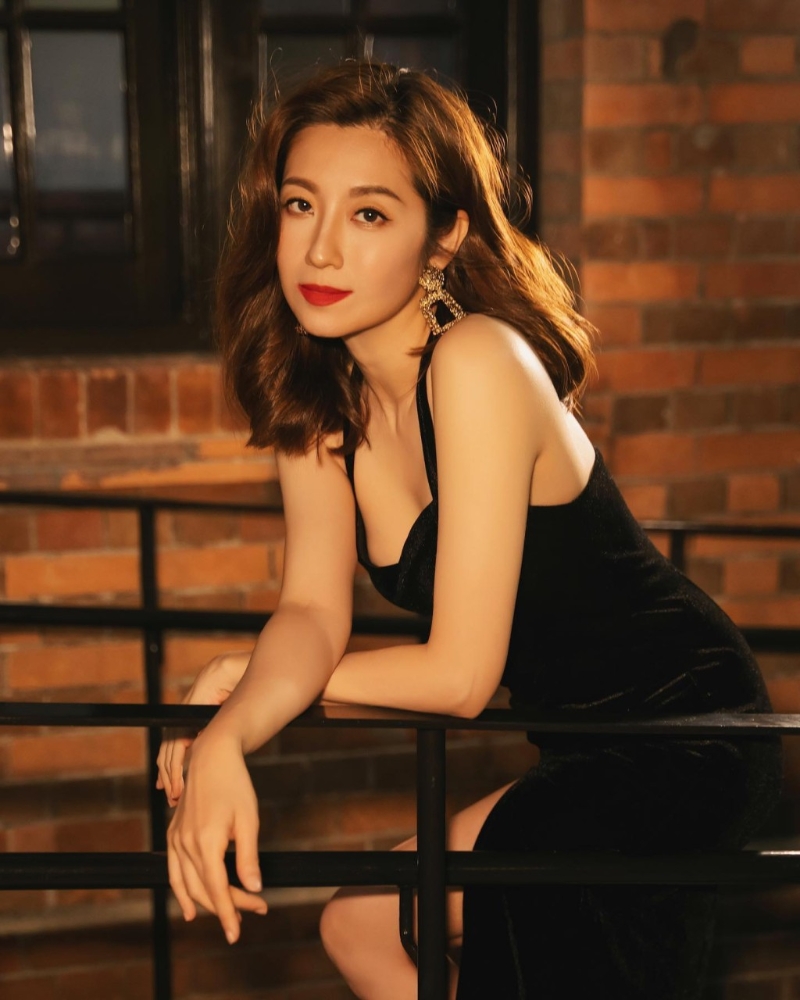 陳自瑤樣靚身材正。