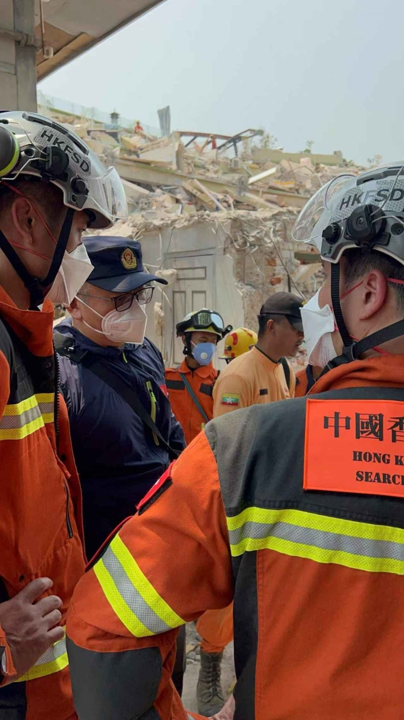 特區救援隊今早與中國救援隊在一受災區域進行首次聯合行動。 保安局fb圖片