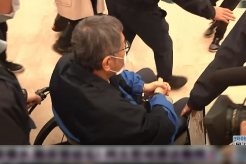 柯文哲因左腎積水、尿管結石需手術。