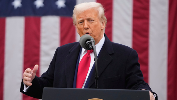 美國總統特朗普2日于白宮宣布對等關稅政策。