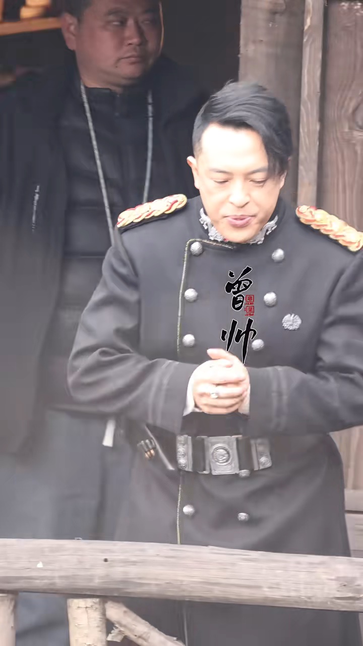 富大龍日前被拍得于埋位前，向湖中兩度吐痰。