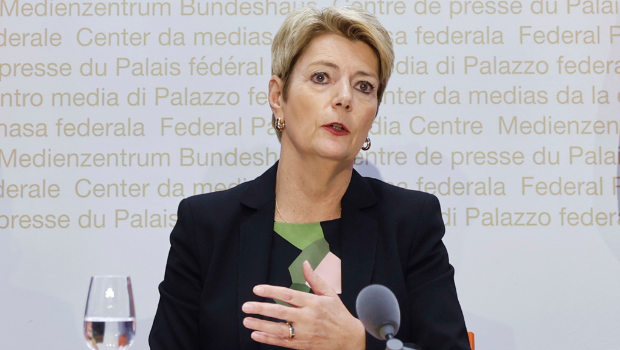 瑞士對美國進口商品課征0關稅，特朗普2日卻宣布對瑞士課31%對等關稅措施，瑞士總統凱勒-祖特爾（Karin Keller-Sutter）3日表示“無法理解”，不過暫時不會采取報復措施。