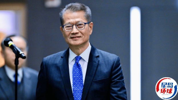 陳茂波下午6時15分見記者 陳茂波下午6時15分見記者