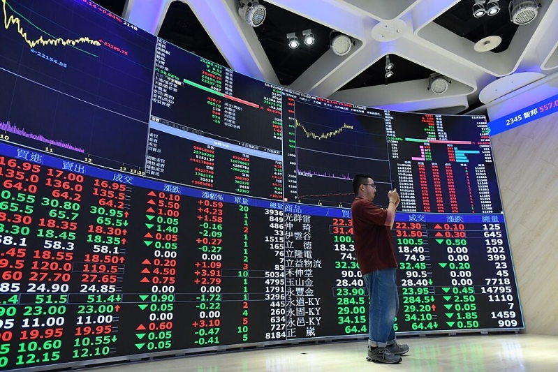 臺股昨日急跌9.7%