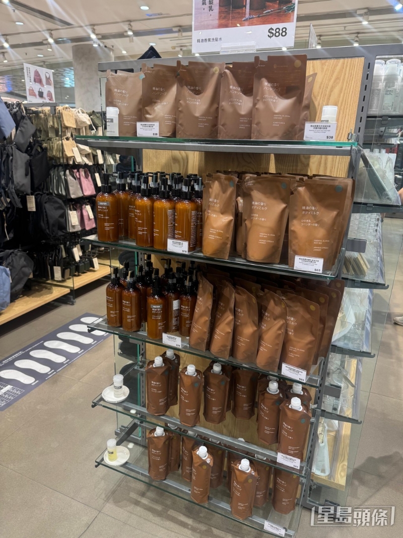 油香熏系列共有6款產品，包括沐浴露、洗手液、洗發水、護發素、潤手霜以及身體乳液