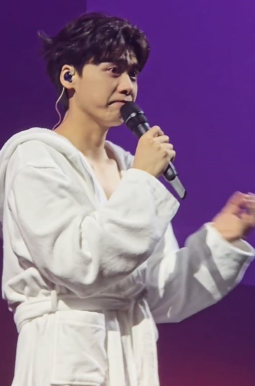 李易峰被歌迷的支持深受感動。微博@啊蠻蠻啊