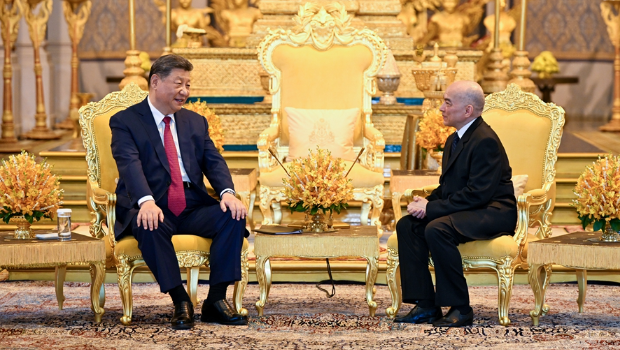 4月17日下午，柬埔寨國王西哈莫尼同中國國家主席習近平在金邊王宮舉行會見