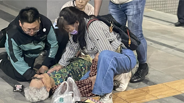 黃晃枝無保請回，步出地檢就昏厥倒地