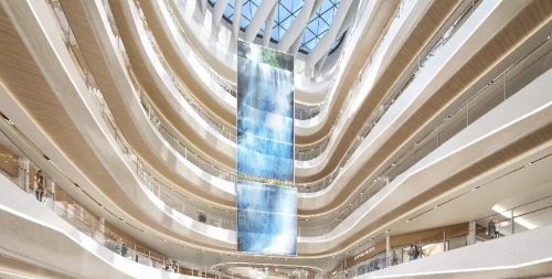 從口岸出發，僅15分鐘車程即可到達，方便快捷