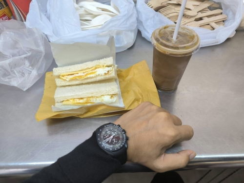 當中各式雙拼三文治只需$16