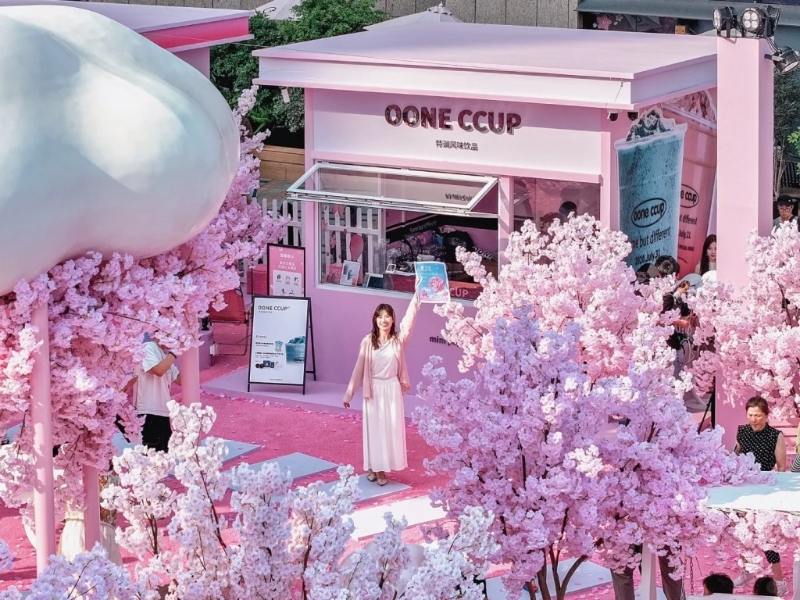 深圳布吉萬象匯商場近日大搞櫻花展覽。.jpg