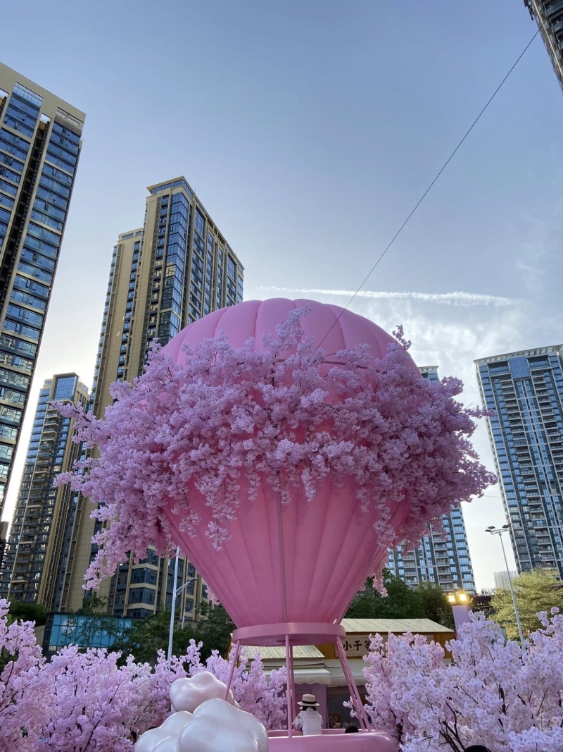 展出的櫻花是人造花。