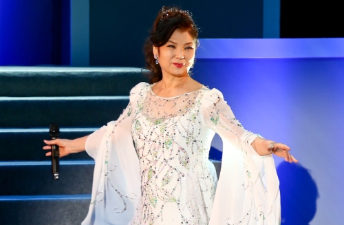 唱片公司堅持發行八代亞紀生前拍攝的裸照，引發社會爭議。(圖／中時資料照）