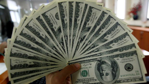 特朗普關稅政策引發信任危機，拖累美元失去“避風港”地位。