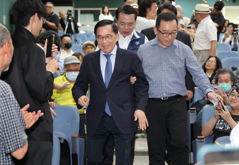 前總統陳水扁19日出席凱達格蘭學校舉行的「2025黃信介先生紀念講座」活動，并以「臺灣民主的韌性與轉型」為題發表演說。