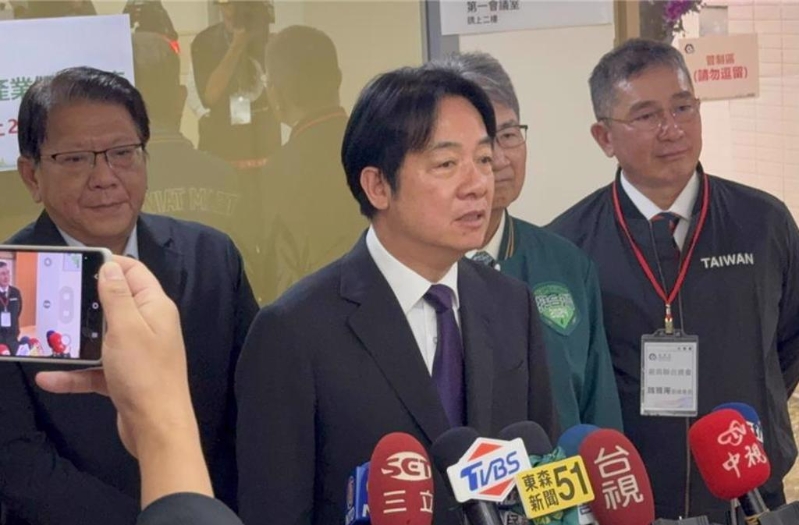 國民黨26日號召上凱道「反綠共，戰獨裁」，賴清德總統至基隆大武侖產業園區與廠商座談時有所回應。