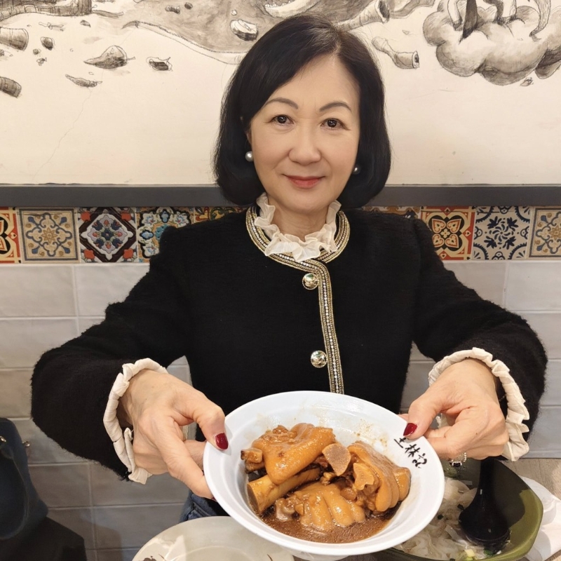 葉劉日前重游本港著名特色食街及旅游點筲箕灣東大街，并幫襯在東大街屹立多年的食肆。葉劉FB