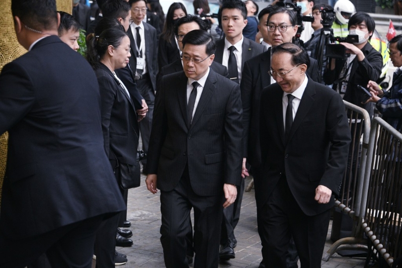 行政長官李家超到場吊唁。 （陳浩元攝）