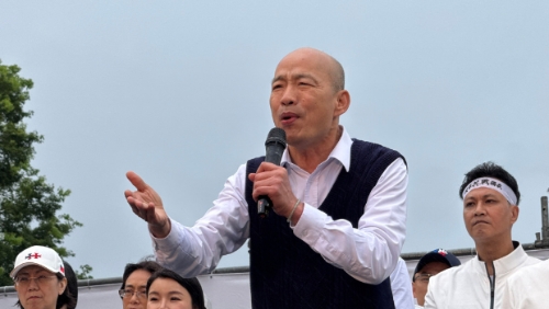 國民黨26日在凱道舉行 “反綠、戰獨裁，凱道一起站出來！”活動，“立法院長”韓國瑜上臺致詞。