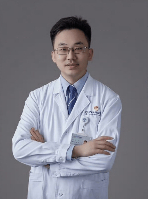 中日友好醫院胸外科副主任醫師肖飛。 微博@貓言澤.png