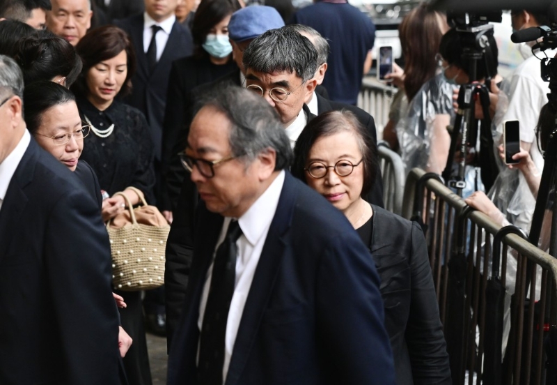 前食物及衛生局局長陳肇始（右）。 劉駿軒攝