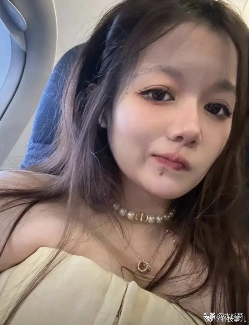 網上流出疑似董襲瑩的照片。 微博@科技事兒