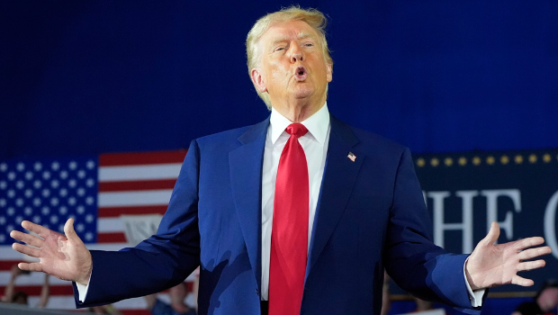 美國總統特朗普29日晚間在汽車重鎮密西根州舉行大型集會活動