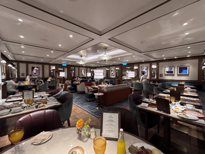 漢普閣另一賣點是有貴賓式的禮賓服務，不時會有侍應來詢問要否點菜，猶如吃法國菜般。