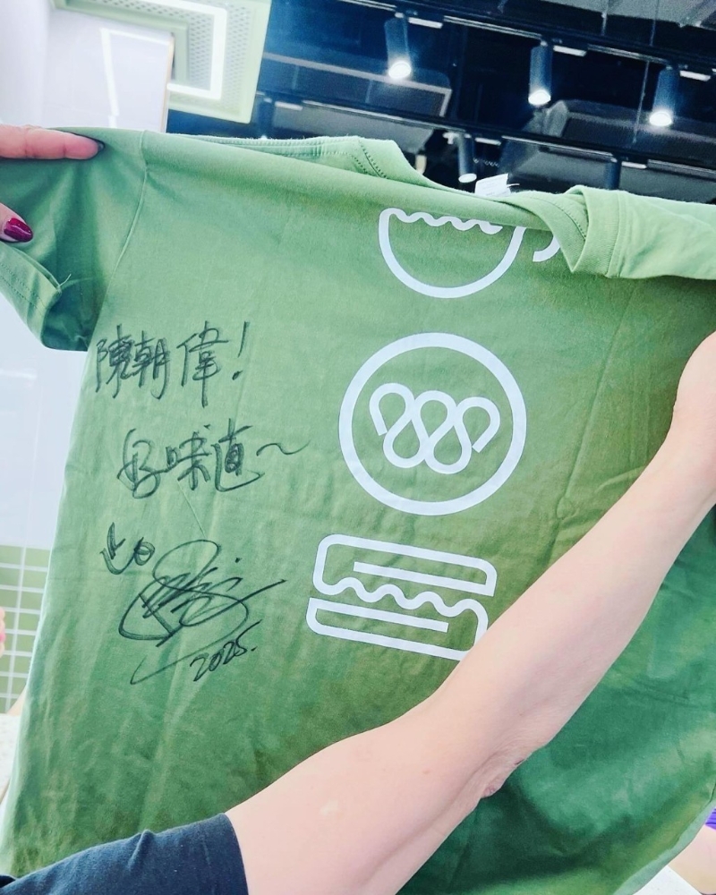 陳奕迅亦有簽名留念，表現相當親民。（圖片來源：永順食店）