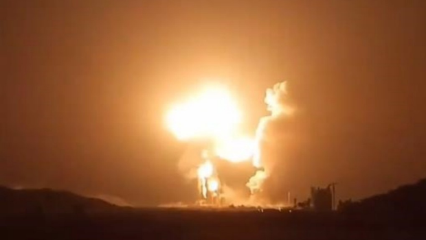 以色列空襲也門荷臺達港至少2死42傷。新華社