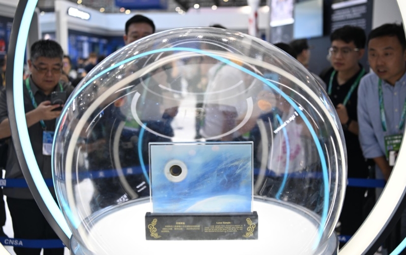 美國兩所獲借月壤的大學，研究將不獲太空總署資助。 新華社.jpg